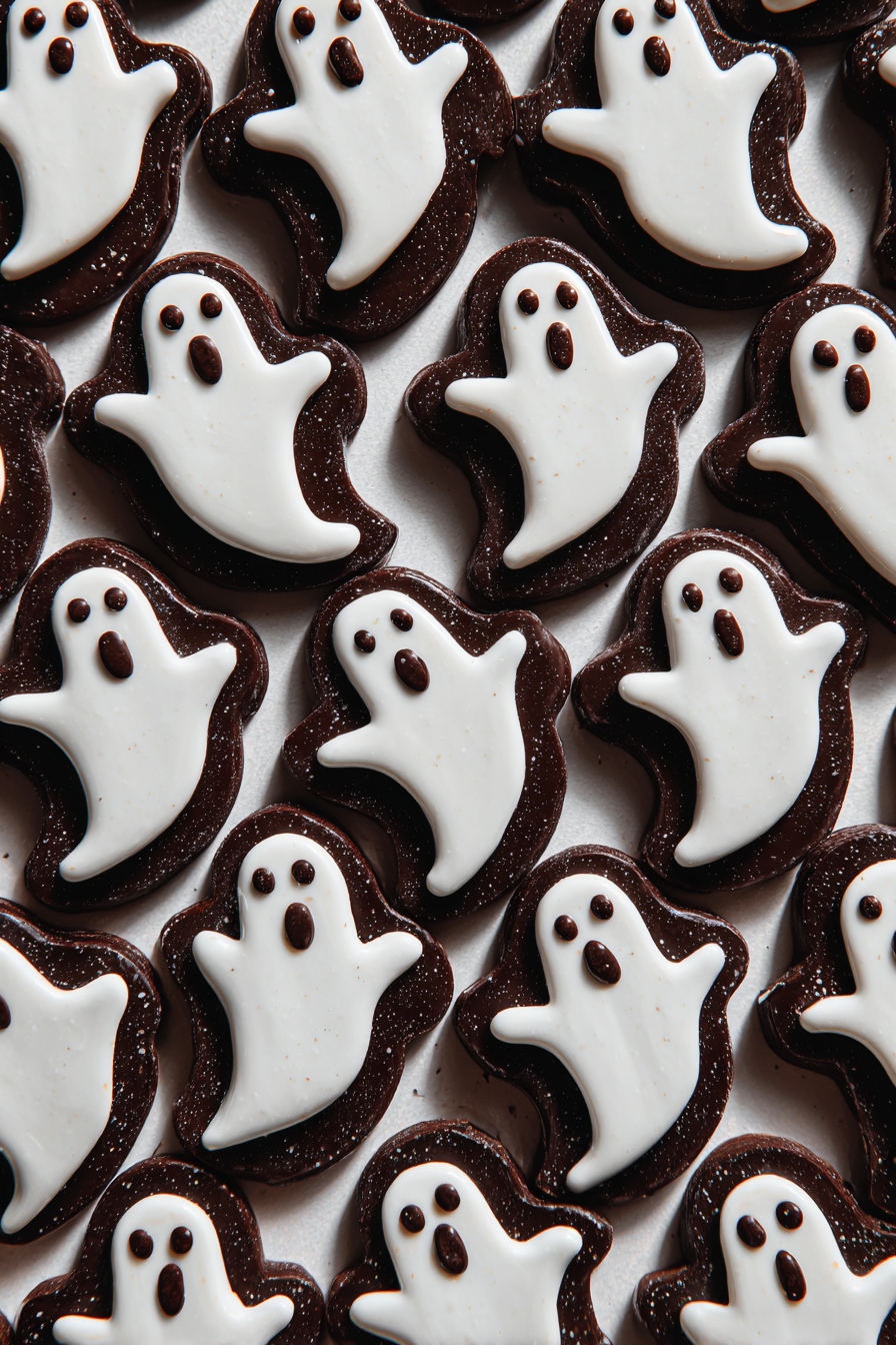 Spooky Sweet: Make Festive Halloween Peanut Butter Pretzel Granola Bars